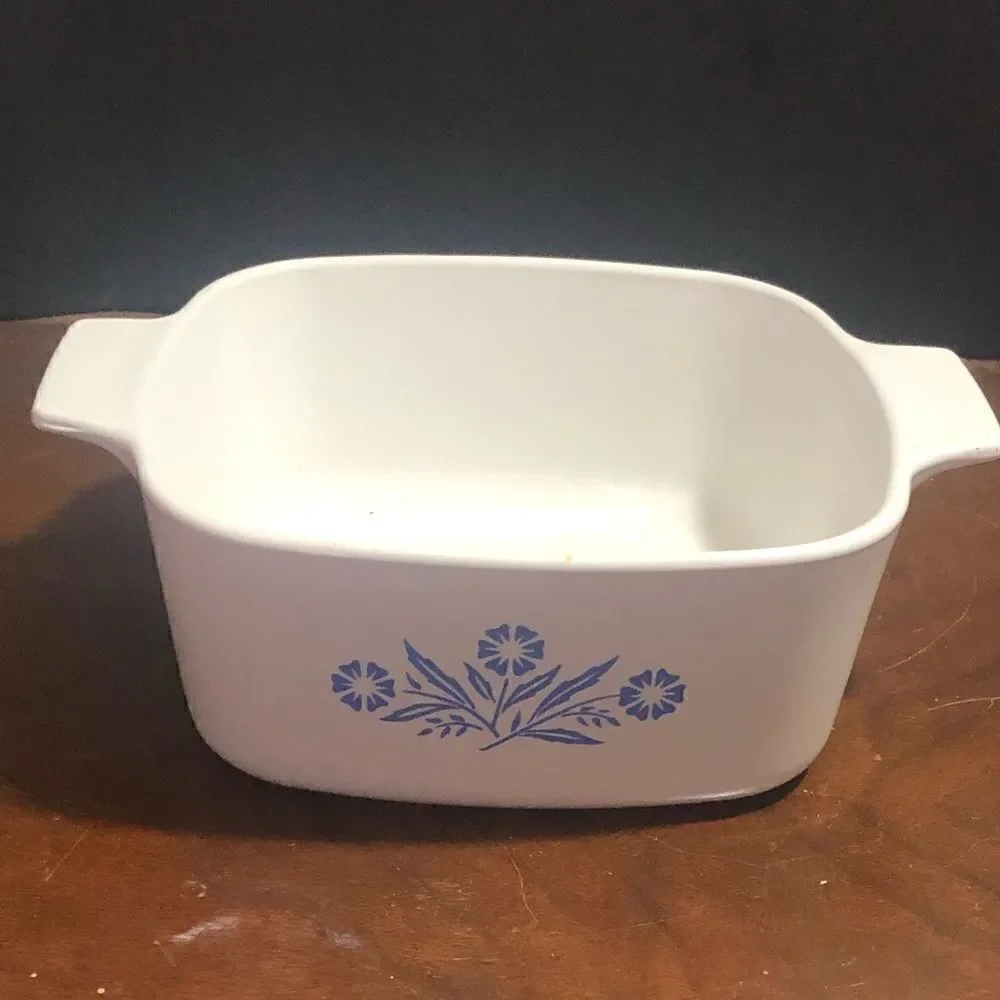 Corningware Blue Cornflower 1.5 qt casserole dish. Vintage.
